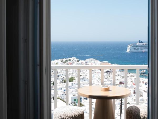 Νumi Boutique Hotel : photo 1 de la chambre suite supérieure - vue sur mer