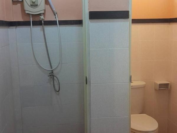 Ben Guesthouse : photo 6 de la chambre chambre simple avec toilettes et douche communes