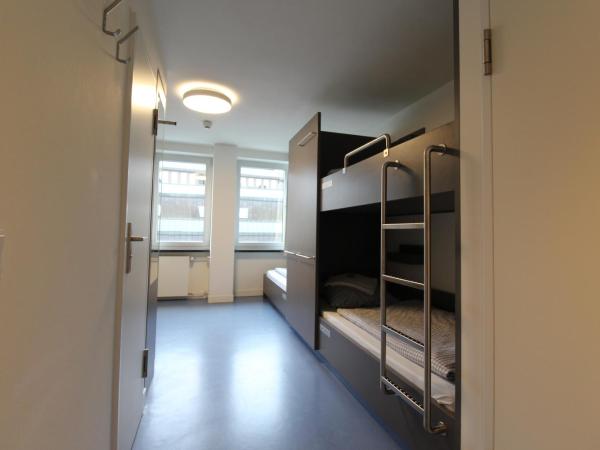 CVJM Jugendhotel München : photo 3 de la chambre lits superposés dans dortoir pour femmes de 3 lits