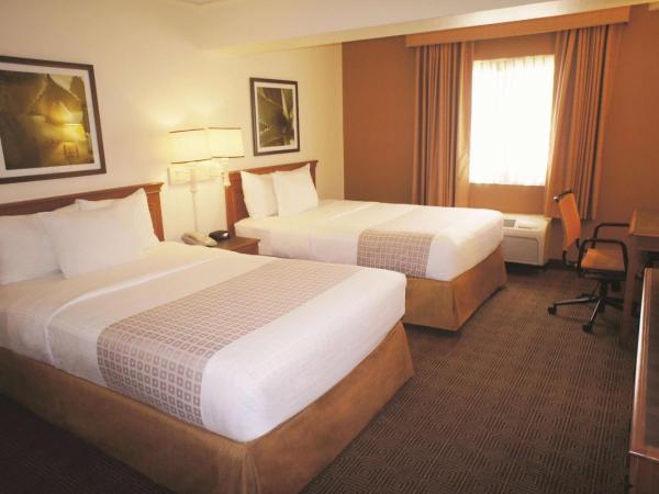 Super 8 by Wyndham San Antonio Near SeaWorld Ingram Park : photo 1 de la chambre chambre standard avec 2 lits doubles