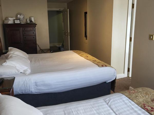 JBs Bar & Guest Accommodation : photo 2 de la chambre chambre triple standard