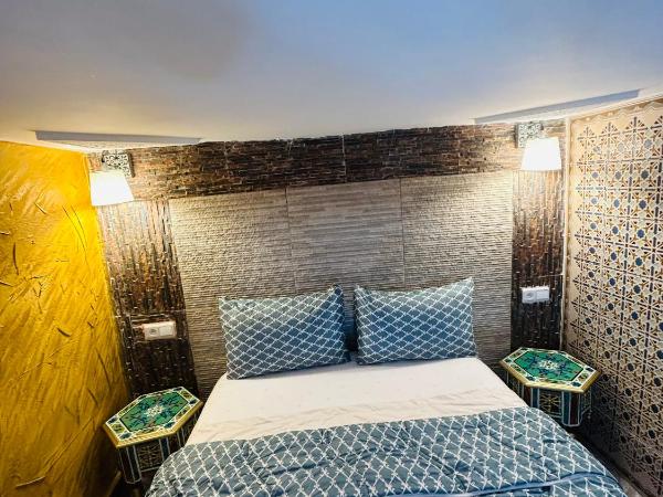 RIAD Dar Ouezzani : photo 6 de la chambre chambre quadruple avec salle de bains