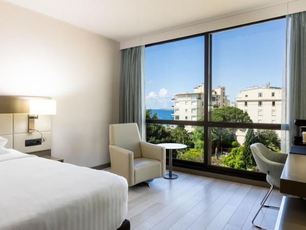 AC Hotel by Marriott Nice : photo 6 de la chambre chambre king deluxe- vue partielle sur mer