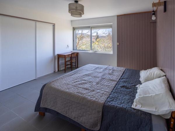 Pamiers gare - 2 Appartements à louer ou Chambre parentale indépendante : photo 9 de la chambre appartement - vue sur jardin