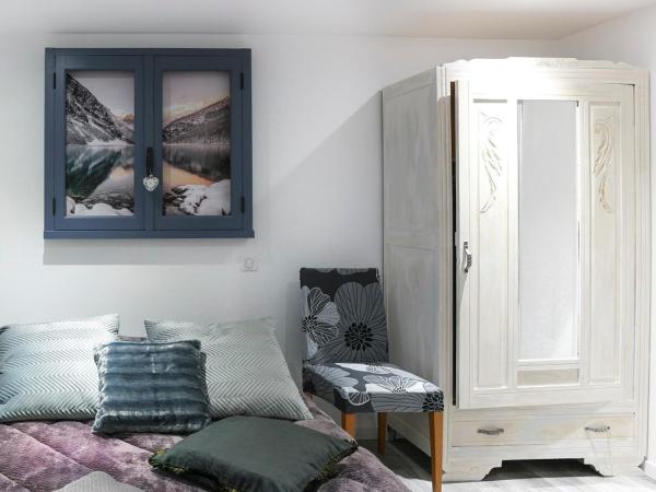 Pamiers gare - 2 Appartements à louer ou Chambre parentale indépendante : photo 5 de la chambre chambre double avec salle de bains privative