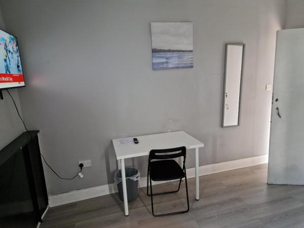 Tower Gardens Residence : photo 2 de la chambre chambre double avec salle de bains commune