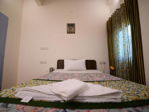 Chitra Katha - A Story Per Stay : photo 2 de la chambre chambre simple avec salle de bains