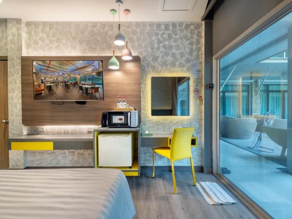 Qiu Hotel Sukhumvit SHA Plus : photo 3 de la chambre de luxe côté piscine