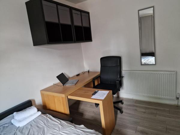 Tower Gardens Residence : photo 2 de la chambre grande chambre double 