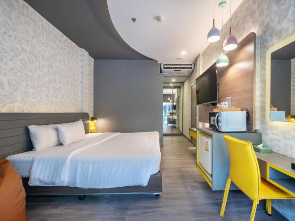 Qiu Hotel Sukhumvit SHA Plus : photo 6 de la chambre de luxe côté piscine