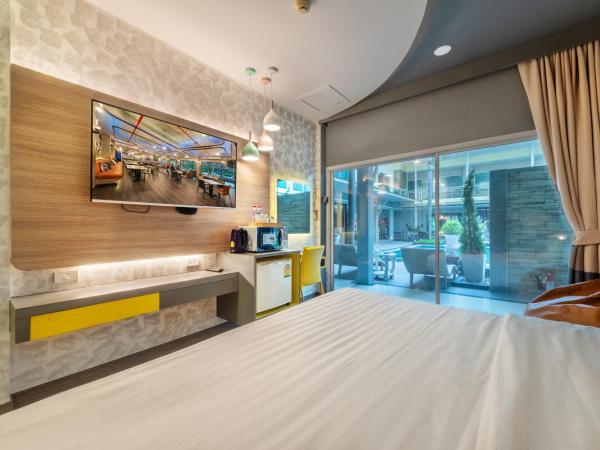 Qiu Hotel Sukhumvit SHA Plus : photo 4 de la chambre de luxe côté piscine