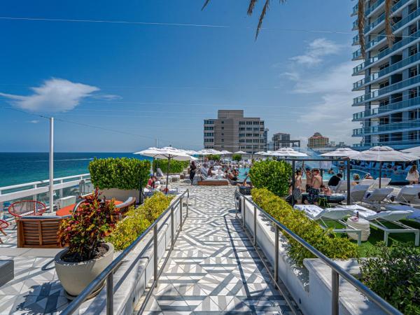 Beachfront-Spacious W Residence : photo 10 de la chambre suite deluxe - vue sur mer