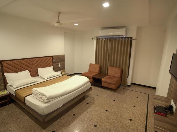 Hotel Shertown : photo 6 de la chambre deluxe room with ac - indian nationals only