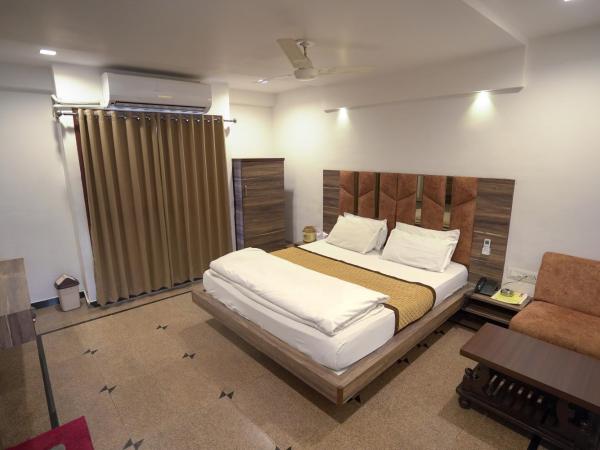 Hotel Shertown : photo 1 de la chambre deluxe room with ac - indian nationals only