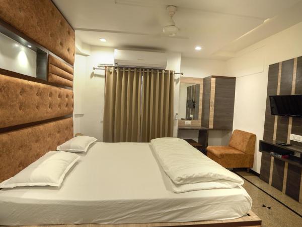 Hotel Shertown : photo 8 de la chambre deluxe room with ac - indian nationals only