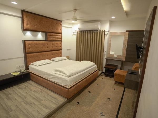 Hotel Shertown : photo 3 de la chambre deluxe room with ac - indian nationals only
