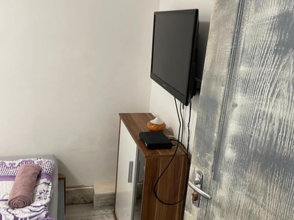 Centrum Wellness Hostel : photo 1 de la chambre chambre standard lit queen-size