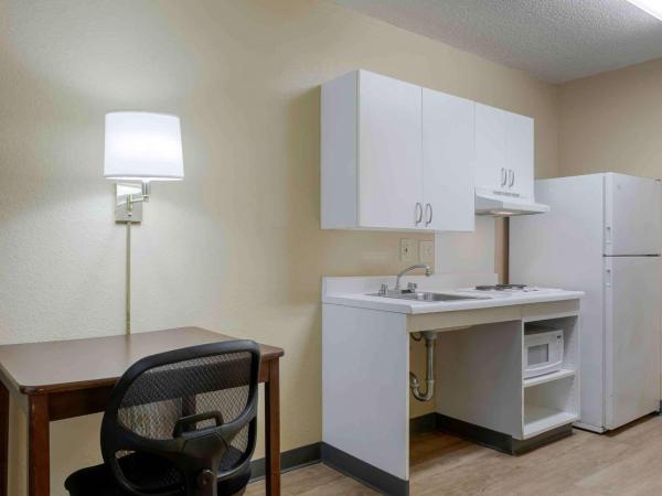 Extended Stay America Suites - Houston - Galleria - Westheimer : photo 3 de la chambre studio lit queen-size - accessible aux personnes à mobilité réduite/non-fumeurs