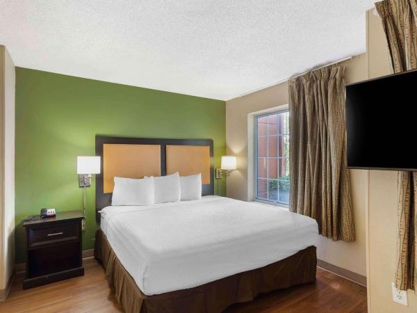 Extended Stay America Suites - Memphis - Airport : photo 1 de la chambre studio de luxe avec 1 lit king-size - non-fumeurs