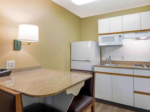 Extended Stay America Suites - San Diego - Fashion Valley : photo 4 de la chambre studio lit queen-size - non-fumeurs