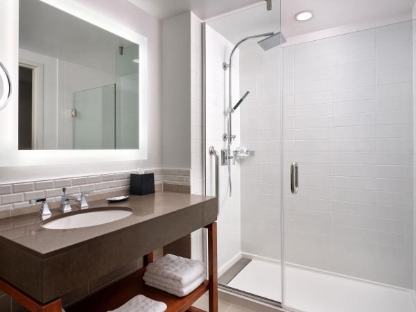 The Westin Austin at The Domain : photo 3 de la chambre hébergement traditionnel avec 2 lits queen-size - accessible aux personnes malentendantes