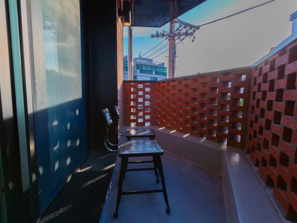 Space in Blackstone : photo 3 de la chambre studio avec balcon 