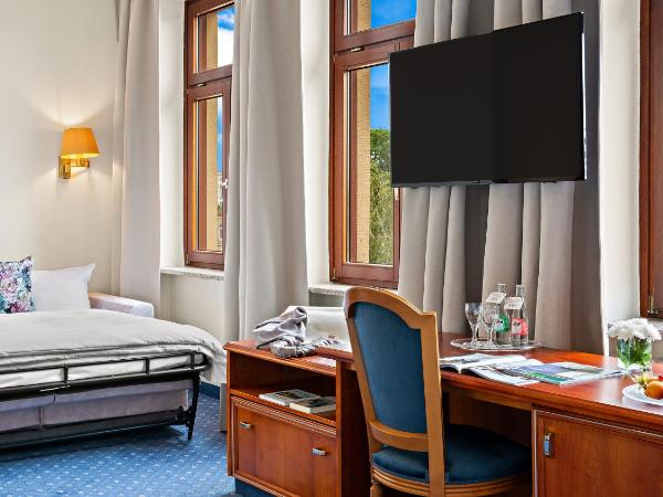 Hotel Bayerischer Hof Dresden : photo 3 de la chambre  suite junior - vue sur cour