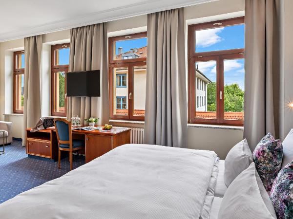 Hotel Bayerischer Hof Dresden : photo 1 de la chambre  suite junior - vue sur cour