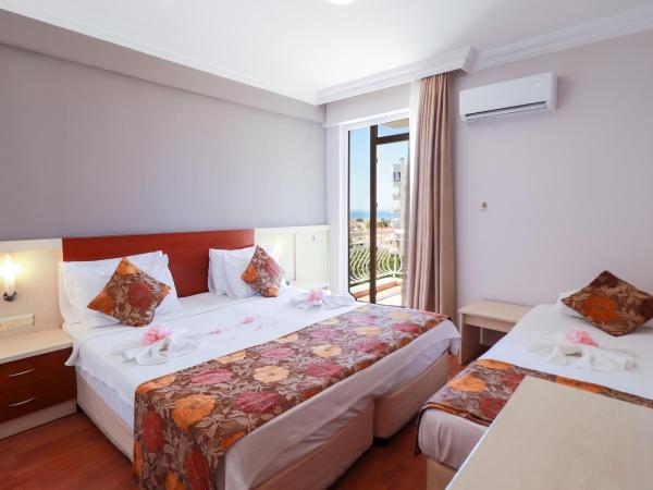 Lara Dinc Hotel : photo 1 de la chambre chambre triple standard