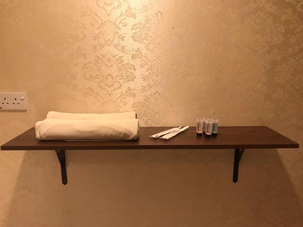 H2 Worldpackers , The Social Hotel : photo 2 de la chambre chambre double avec salle de bains privative