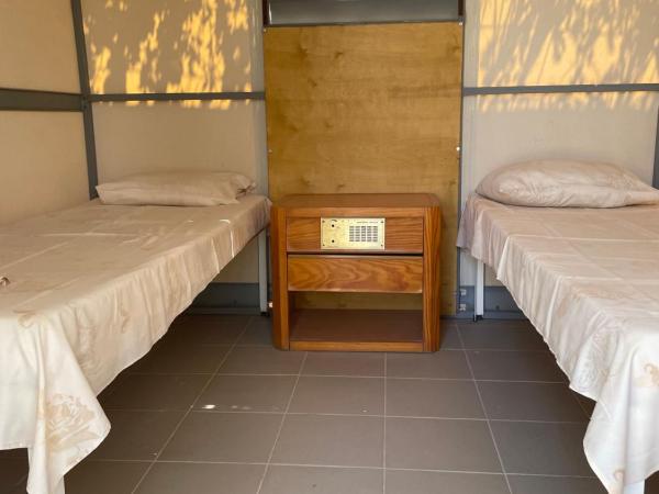 Santorini Camping & Hostel : photo 1 de la chambre 1 bed in shared tent (male)