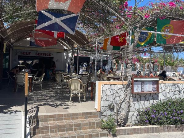 Santorini Camping & Hostel : photo 8 de la chambre 1 bed in shared tent (male)