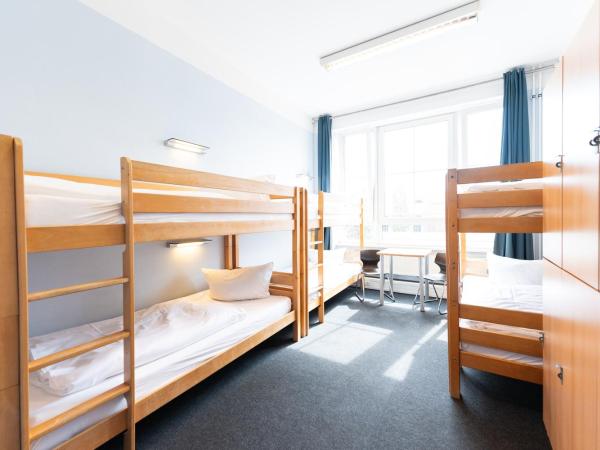 Industriepalast Berlin : photo 1 de la chambre chambre 6 lits avec salle de bains commune