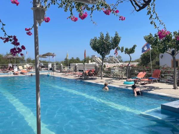 Santorini Camping & Hostel : photo 5 de la chambre 1 bed in shared tent (male)