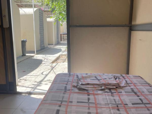 Santorini Camping & Hostel : photo 3 de la chambre 1 bed in shared tent (female)