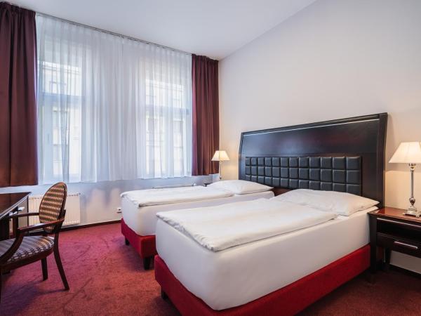 EA Hotel Tosca : photo 6 de la chambre chambre double ou lits jumeaux