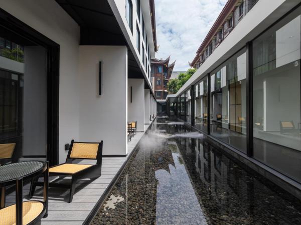 Gongxili - Xige Hotel : photo 2 de la chambre chambre lit king-size deluxe avec vue