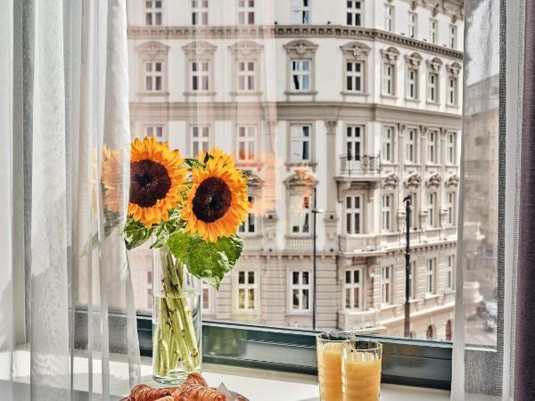 Holiday Inn - Warsaw City Centre, an IHG Hotel : photo 1 de la chambre suite lit king-size avec canapé-lit