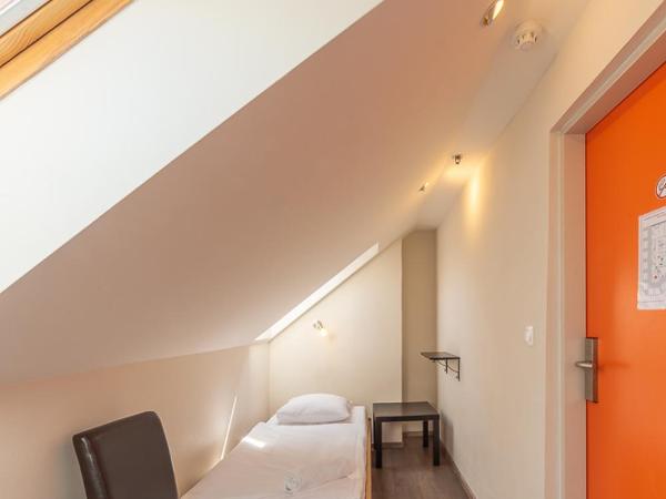 Minimino hotel : photo 2 de la chambre chambre simple avec salle de bains commune