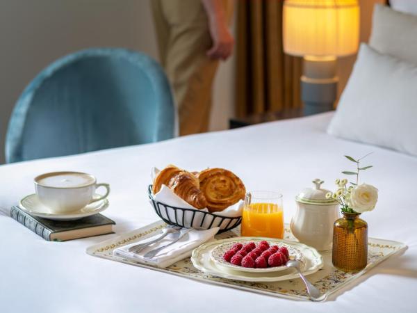 Hôtel & SPA Napoléon : photo 4 de la chambre chambre lit queen-size supérieure avec accès au spa