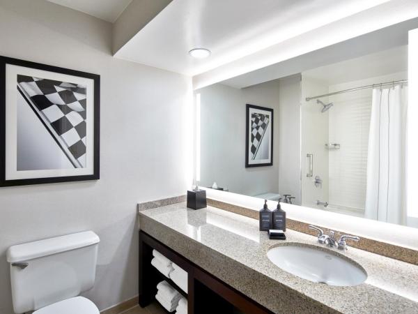 Sheraton Indianapolis Hotel at Keystone Crossing : photo 4 de la chambre chambre traditionnelle avec 2 lits queen-size