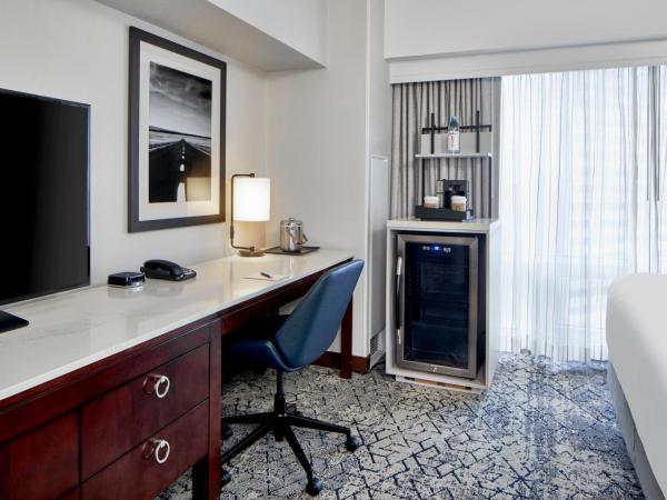 Sheraton Indianapolis Hotel at Keystone Crossing : photo 4 de la chambre chambre lit king-size traditionnelle