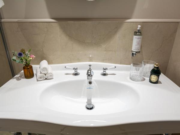 Hôtel & SPA Napoléon : photo 10 de la chambre suite avec accès au spa