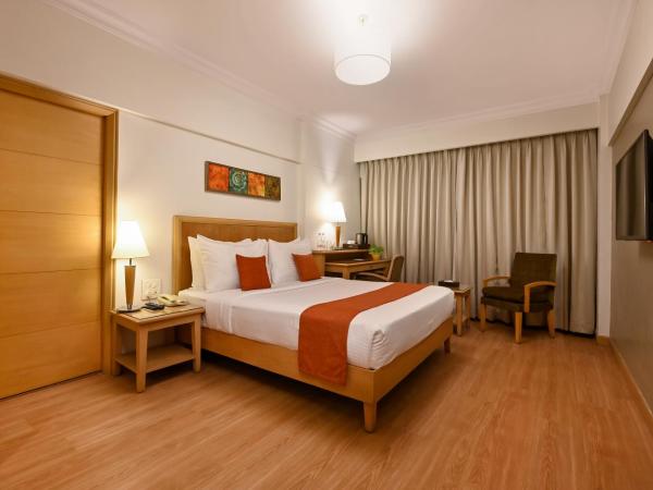 Fariyas Hotel Mumbai , Colaba : photo 2 de la chambre deluxe double room with complimentary welcome drink and 20% discount on food and soft beverages.