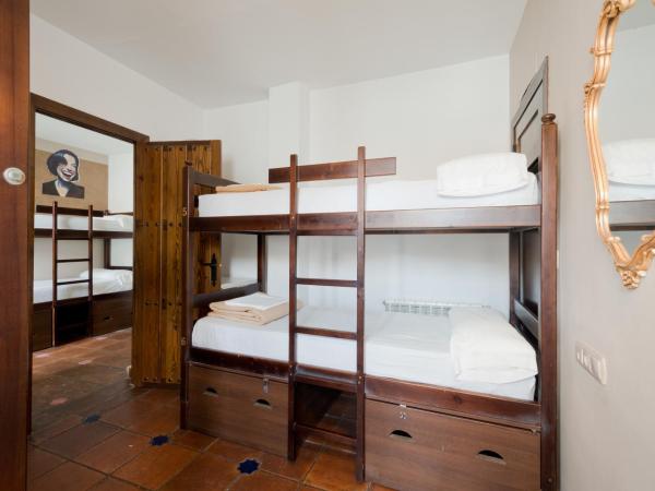 Oasis Backpackers' Hostel Granada : photo 7 de la chambre lit dans dortoir mixte de 6 lits