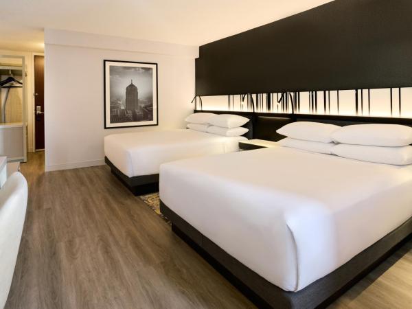 Hyatt Regency Chicago : photo 3 de la chambre chambre accessible aux personnes à mobilité réduite avec 2 lits queen-size et baignoire adaptée