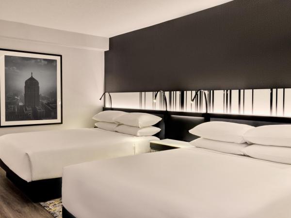 Hyatt Regency Chicago : photo 2 de la chambre chambre accessible aux personnes à mobilité réduite avec 2 lits queen-size et baignoire adaptée