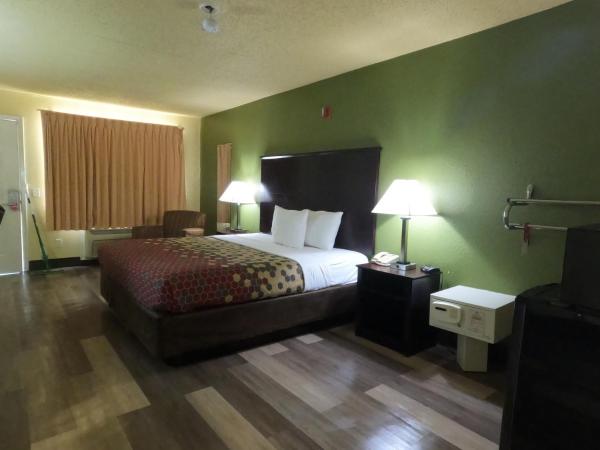 Econo Lodge Inn & Suites Downtown Northeast near Fort Sam Houston : photo 5 de la chambre chambre lit king-size - non-fumeurs