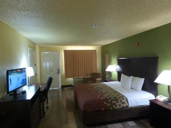 Econo Lodge Inn & Suites Downtown Northeast near Fort Sam Houston : photo 4 de la chambre chambre lit king-size - non-fumeurs