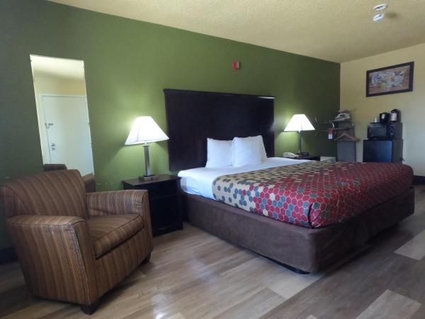 Econo Lodge Inn & Suites Downtown Northeast near Fort Sam Houston : photo 8 de la chambre chambre lit king-size - non-fumeurs